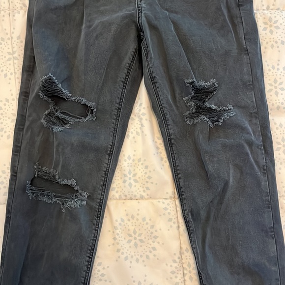 AE Faded Gray High/Mid waist ripped stretchy jeggings. - Picture 5 of 6